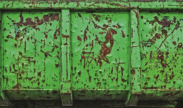 Symbolfoto: Container mit Kratzspuren