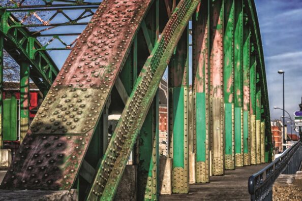 Symbolfoto: Stahlbrücke mit Korrosion