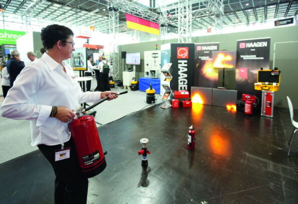 Auf der internationalen Fachmesse informieren Aussteller unter anderem über Brandschutz. Foto: Messe Düsseldorf / ctillmann