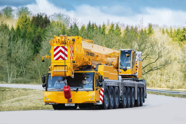 In Ehingen produziert und lackiert Liebherr Mobil- und Raupenkrane. Foto Liebherr