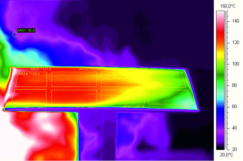 Thermografieaufnahme einer Probeplatte nach dem Beflammen. Grafik: Fraunhofer IPA