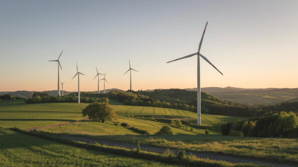 Windräder in der Landschaft