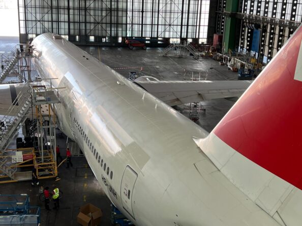 Flugzeug im Hangar